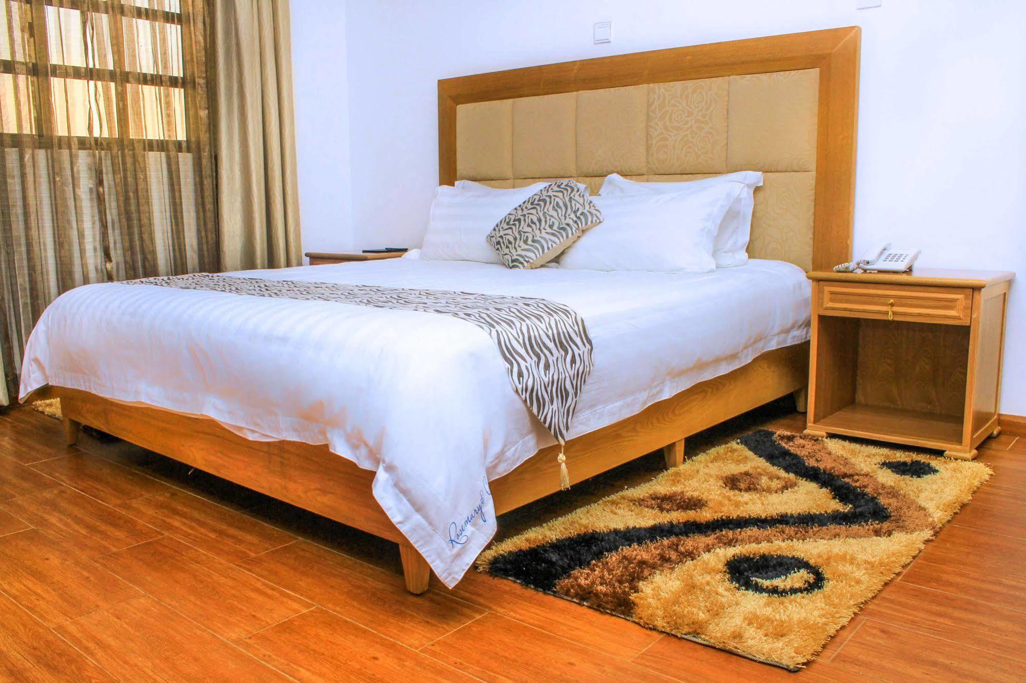 مبيت وإفطار عنتيبي Rosemary Courts المظهر الخارجي الصورة